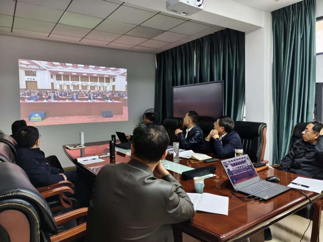 雷竞技官方入口
党委理论学习中心组认真学习党的二十届四中全会精神