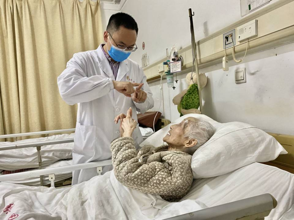 2021年华中科技大学“十佳青年教工”李贺伟