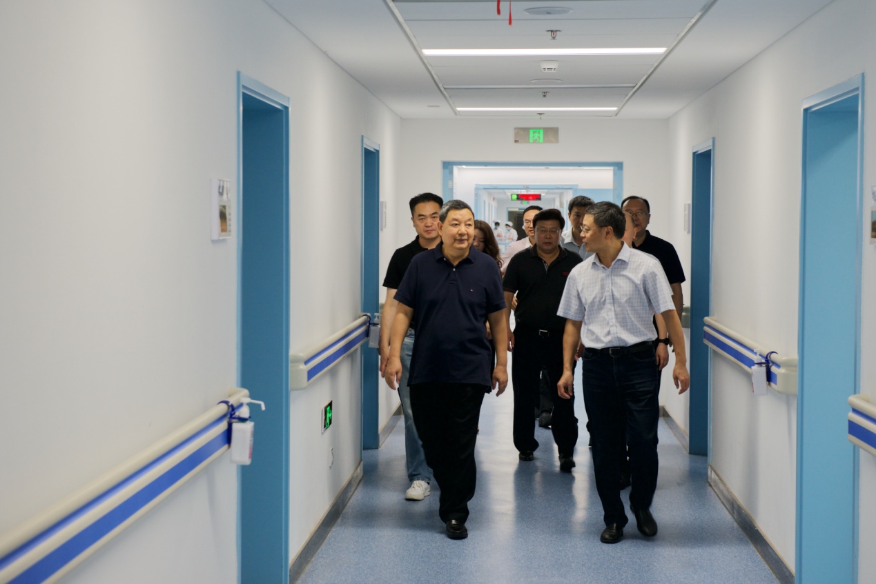 雷竞技官方入口创面修复科：以专科建设创新打造新质生产力 - 中国工程院院士付小兵一行深入雷竞技官方入口，高度评价并指导专科建设